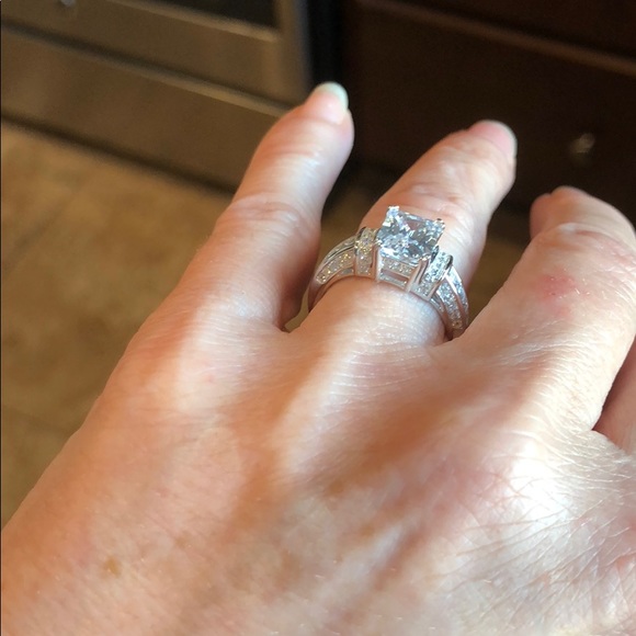 ⬇️HP🎊 Sterling Silver Clear Emerald Cut CZ Ring - Picture 6 of 8